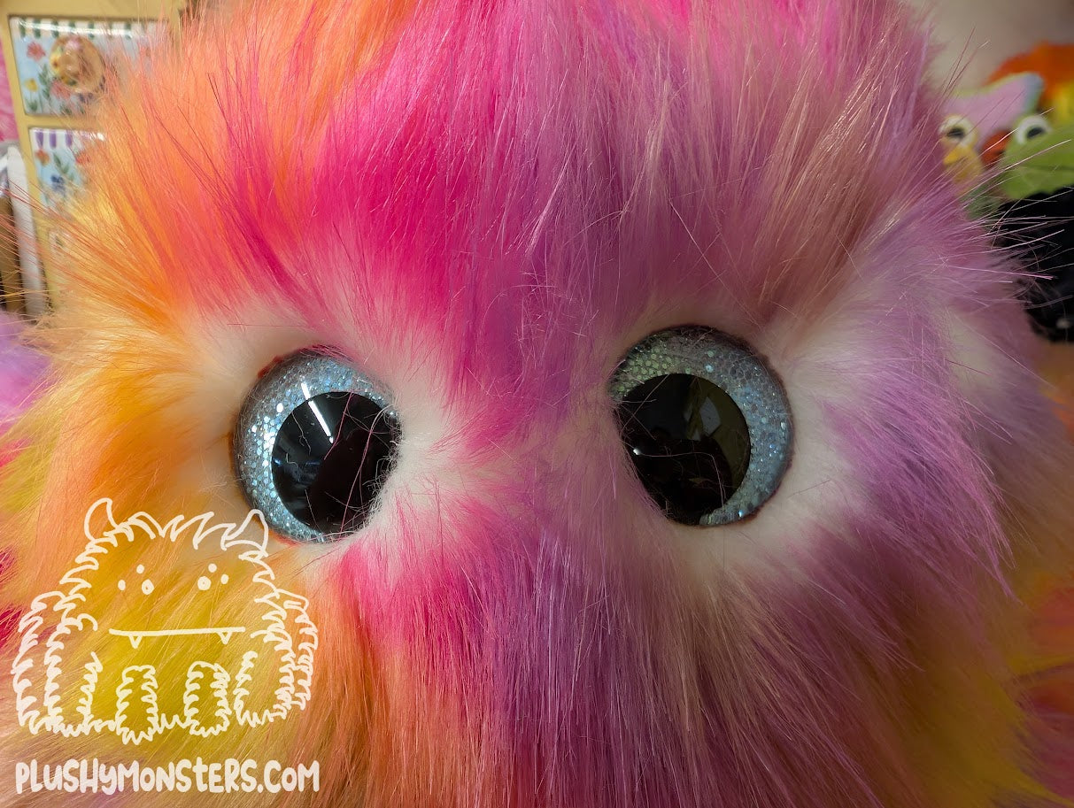 Big Flora! With Offset Pupil Blue Eyes! - Weighted Big'n