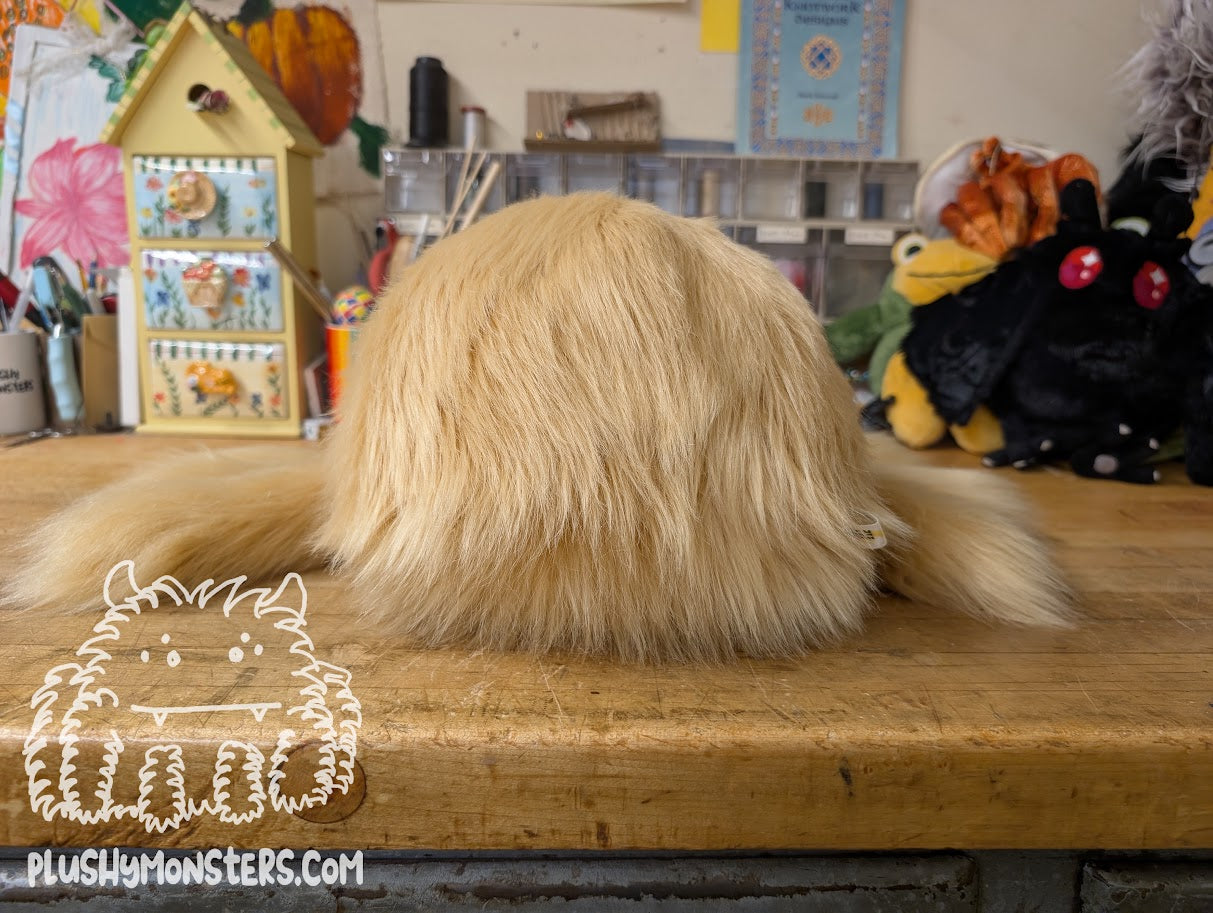 Lil' Blondie! With Oversized Eyes! - Weighted Lil' Guy