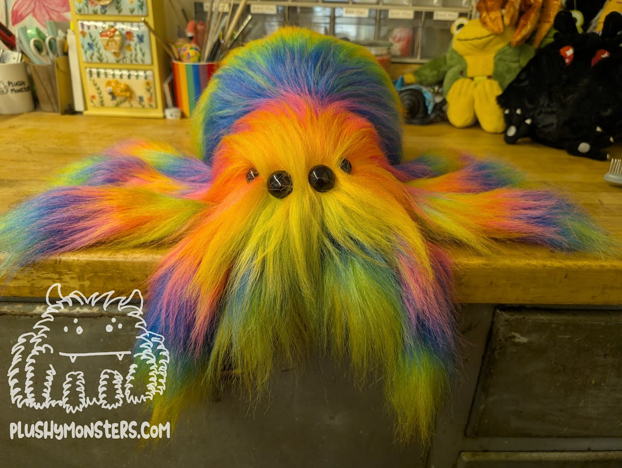 Lil' Critter with Oversized Eyes! - Weighted Lil' Guy